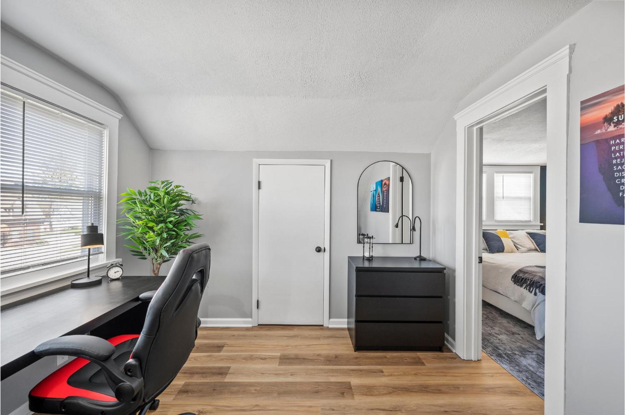 Amazing Parma Home King Bed Full Office Room 외부 사진