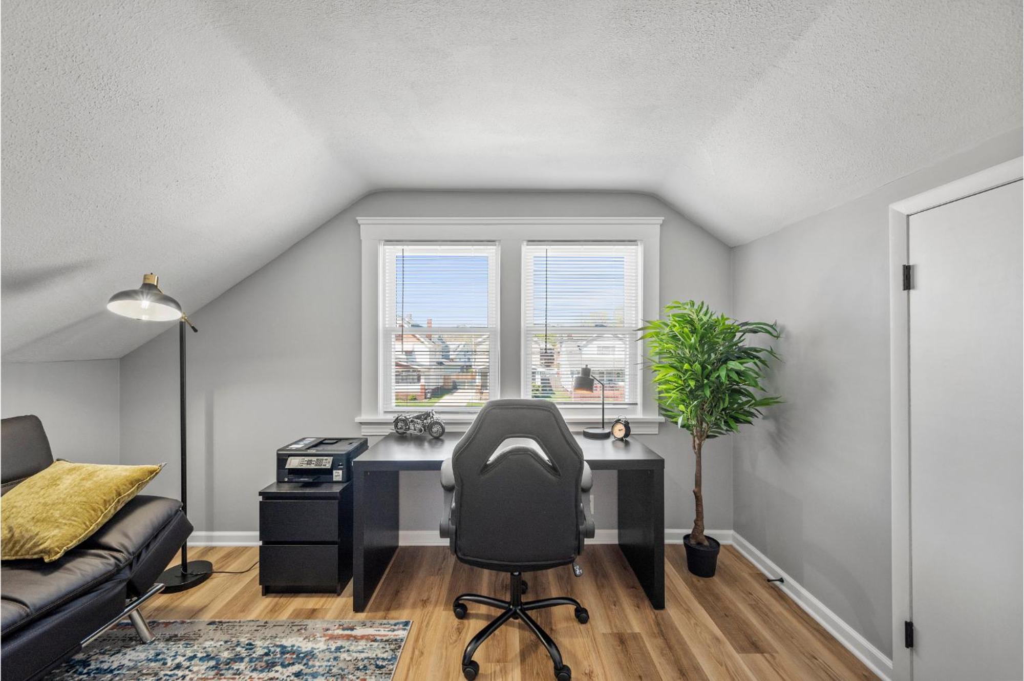 Amazing Parma Home King Bed Full Office Room 외부 사진